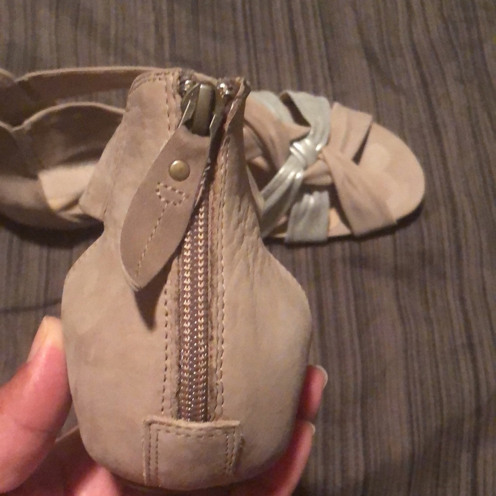 Shoes - Picture 3 of 8